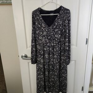 Universal Thread Black and White Floral Long Sleeve Dress